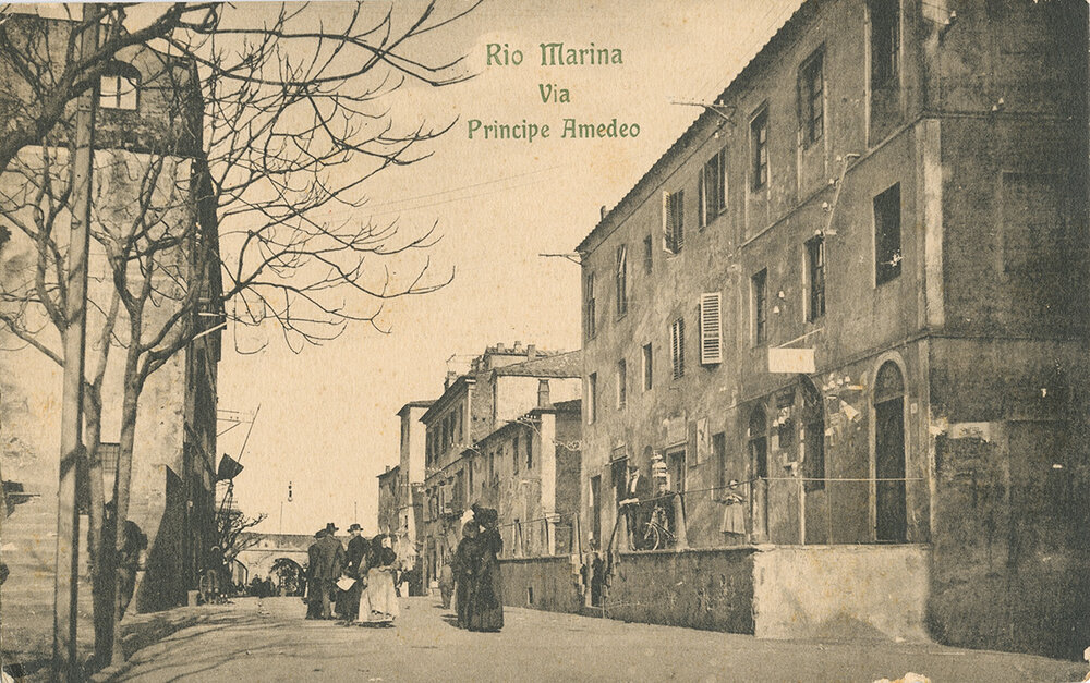 Rio Marina - Via Principe Amedeo con passanti