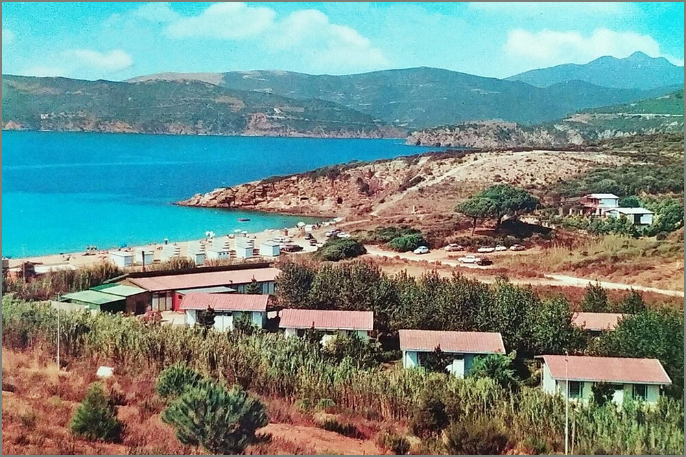 Capoliveri- Spiaggia del Lido con cabine e bungalow