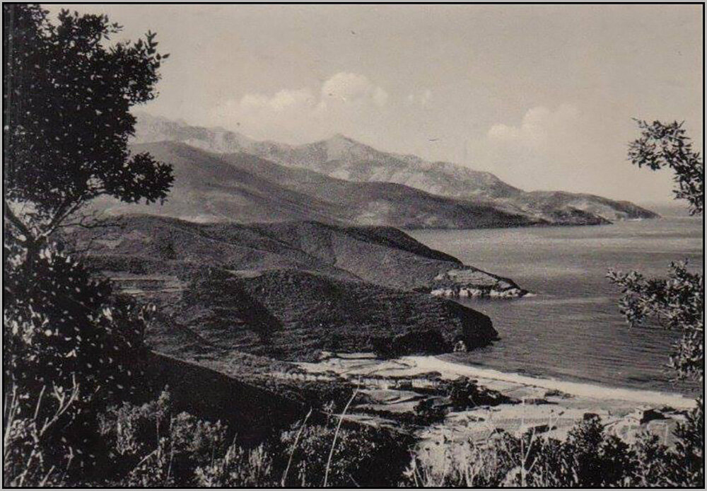 La Biodola - Panorama della spiaggia e della costa ovest