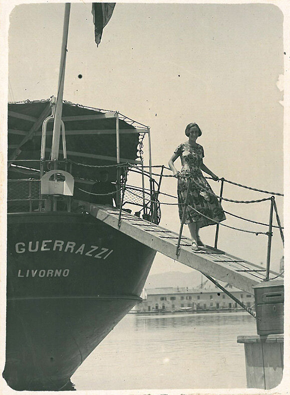 Discesa dal piroscafo Guerrazzi