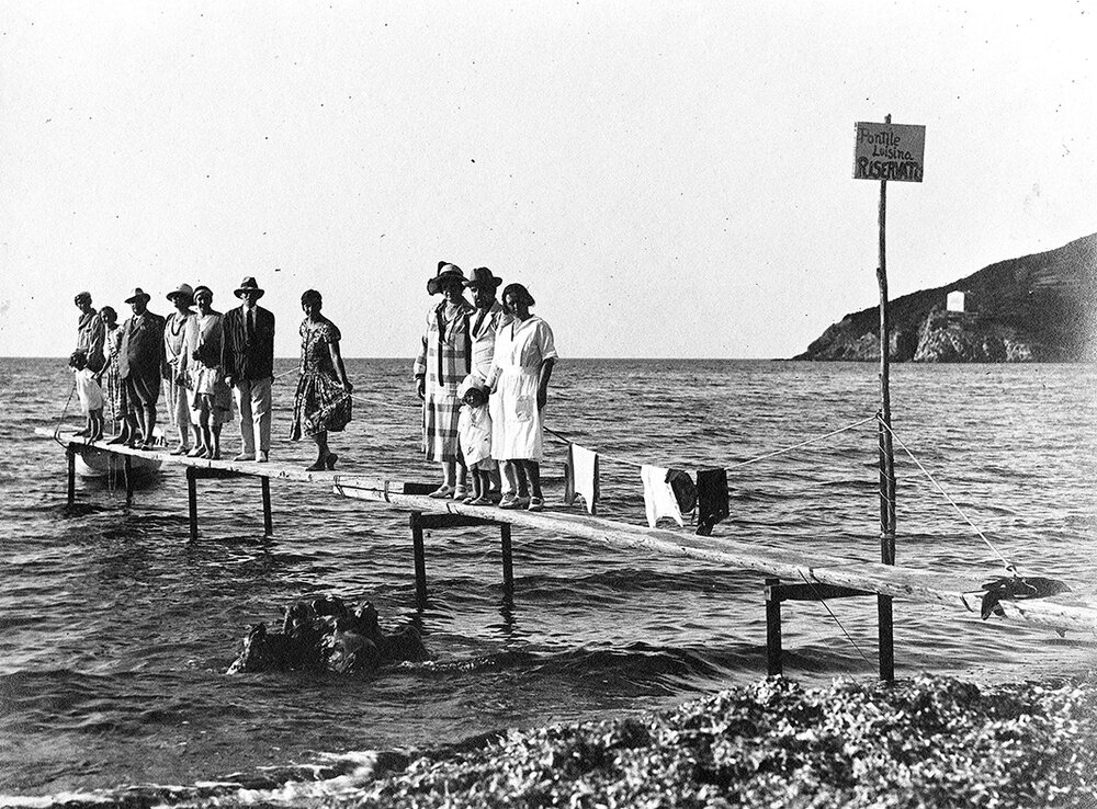 In fila sul pontile