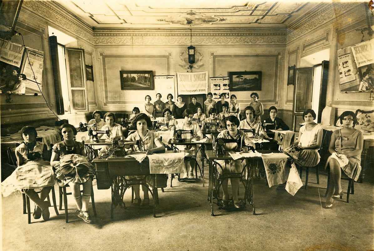 Scuola di cucito a Rio Marina
