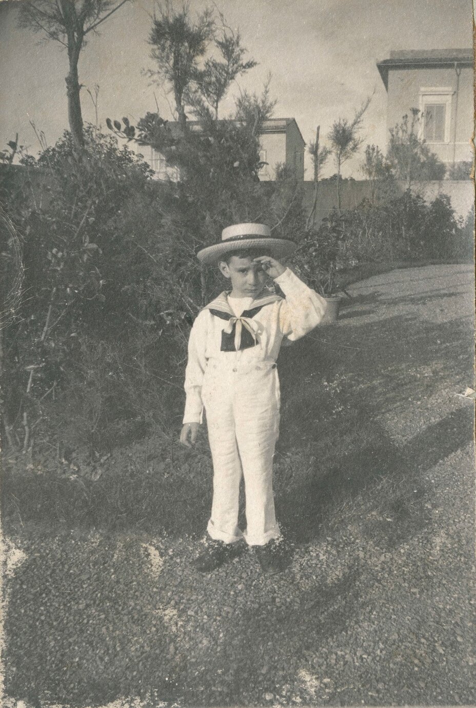 Bambino vestito alla marinara