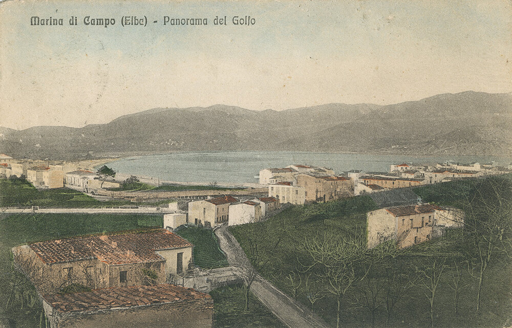 Vista sul borgo e sul golfo di Marina di Campo