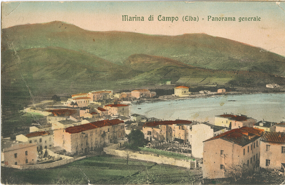 Panorama su Marina di Campo e sulle montagne a est