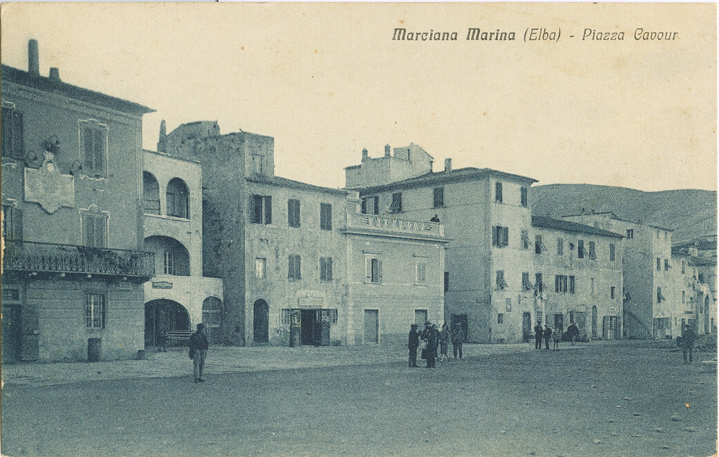 Cartolina 'Marciana Marina (Elba) - Piazza Cavour